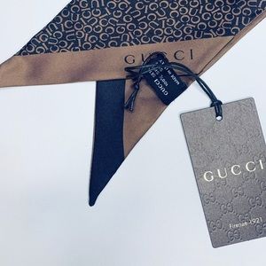 Gucci logo scarf with scarf ring